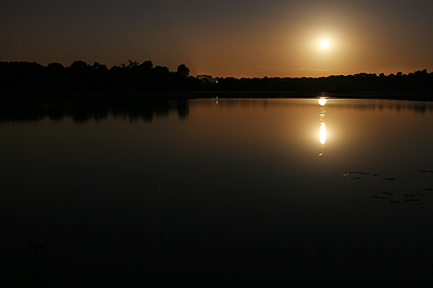Lever de lune sur les étangs du Tout lui faut